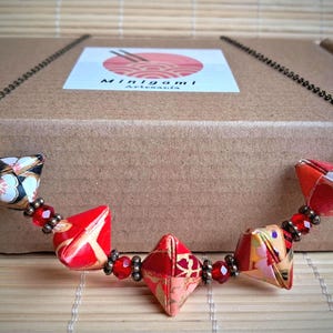 Collana con figure origami, collana di carta, ciondolo di carta, collana a catena per tutte le occasioni, regalo di carta per anniversario