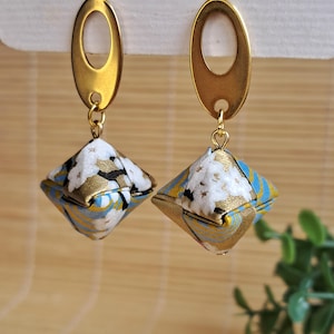 和紙を使った折り紙ピアス、花モチーフのピアス、記念日のオリジナルギフト、低刺激性ピアス