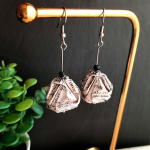 orecchini a sfera origami kusudama, orecchini a foglia di libro, orecchini letterari, orecchini di carta, regalo di carta per l'anniversario