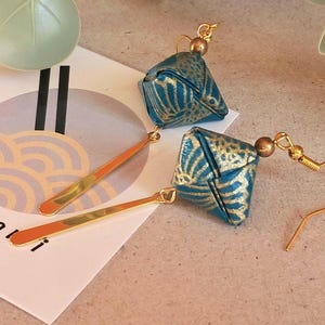 Orecchini di carta origami con linee blu e oro, orecchini lunghi giapponesi, regalo di carta per anniversario, ipoallergenici