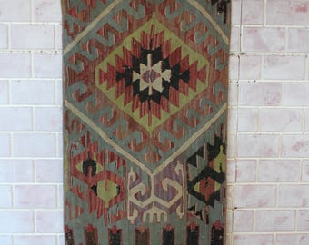 Tapeçaria Kilim, fragmento de tapete, tapeçaria de parede boho, tapete de parede da Anatólia / WH- 616 / 24x44