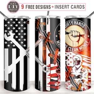 Puede incluir: Tres vasos de acero inoxidable con diferentes diseños. El primer vaso tiene un diseño de bandera estadounidense con una llave inglesa. El segundo vaso tiene una llave inglesa y un diseño de bandera estadounidense con un esquema de color rojo, blanco y azul. El tercer vaso tiene un diseño de bandera estadounidense rojo, blanco y azul con el texto "Dirty Hands Make Clean Money" y una imagen de dibujos animados de una persona sosteniendo una llave inglesa.