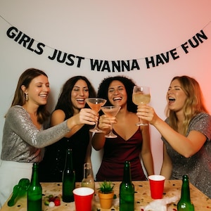 Las chicas solo quieren divertirse – Banner de letras negras