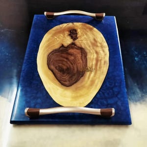 Bandeja de madera epoxi, centro de mesa de resina y madera, bandeja para servir personalizada, regalo único para el hogar o la cocina, regalo personalizado para inauguración de la casa o boda