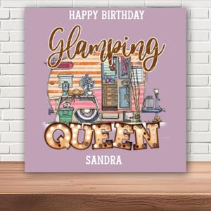 Tarjeta de cumpleaños personalizada "Camping Glamping Queen" (cualquier nombre o simplemente "Feliz cumpleaños")