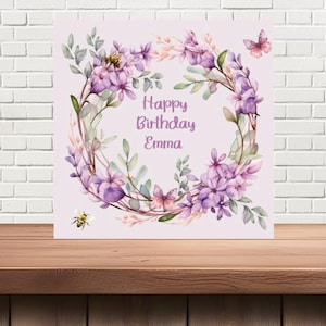 Tarjeta de cumpleaños personalizada: Corona lila con abejas y mariposas. Cualquier nombre o simplemente "Feliz cumpleaños".