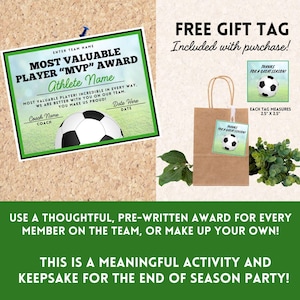 Puede incluir: Certificado de premio de f&uacute;tbol imprimible con dise&ntilde;o verde y blanco. El certificado dice "Most Valuable Player "MVP" Award" e incluye espacio para el nombre del atleta, el nombre del entrenador y la fecha. Se incluye una etiqueta de regalo gratuita con la compra. La etiqueta dice "&iexcl;Gracias por una gran temporada!" y presenta un bal&oacute;n de f&uacute;tbol.