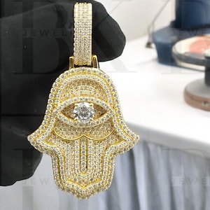 Colgante Hamsa helado, colgante de moissanita real para hombre, estilo hip hop, parte trasera sólida, plata de ley 925, regalo de cumpleaños para él, acabado en oro amarillo de 14 quilates