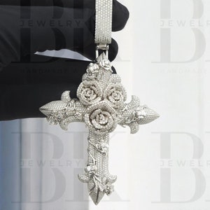 Iced Out Moissanite Cross Hängsmycke: 925 Silver, 14K Vitt Guld Finish