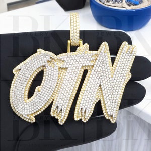 Colgante de letras para hombre, colgante de fuente personalizado VVS Moissanite, diseño 3D de hip hop, letra helada, plata 925, acabado en oro de 14l, regalo de cumpleaños para él