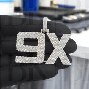 Colgante de número y letra de moissanita VVS, colgante con nombre y palabra personalizada, plata 925, acabado en oro blanco de 14 k, regalo de cumpleaños para él.