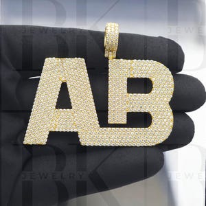 Colgante de dos letras para hombre, colgante con nombre de diamante moissanita VVS. Carta personalizada, plata 925, acabado en oro amarillo de 14 k, regalo de cumpleaños para él