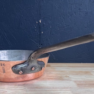 26cm H. POMMIER BRUXELLES 1940" copper Windsor 4mm hammered sauteuse évasée