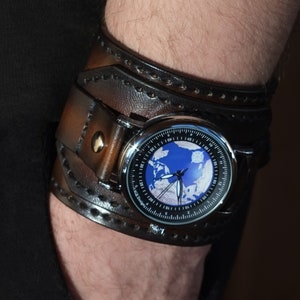 Reloj de pulsera con mapa, reloj de pulsera de cuero auténtico marrón oscuro, correa y banda de cuero cosidas a mano, regalo para él o para ella, listo para enviar