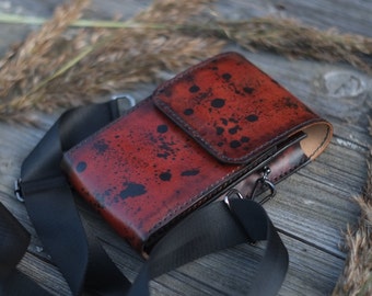 Leder Crossbody Geldbörse mit verstellbarem Riemen, Handgefärbt mit Spritzpunkten, Rot-braune Handytasche, Schultertasche für Iphone oder Samsung