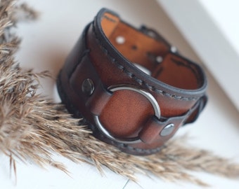 Brown leather bracelet, O-ring bracelet, Hand dyed leather cuff, Thick leather bracelet, Bracelet with Circle, Unisex bracelet