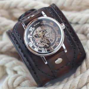 Montre manchette en cuir marron, montre squelette, bracelet et bracelet en cuir cousus à la main, montre-bracelet mécanique, cadeau pour lui, prêt à être expédié image 4