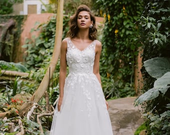 Robe de Mariée Trapèze Sarah : Dentelle 3D, Jupe évasé en tulle dentelle tombante en cascade