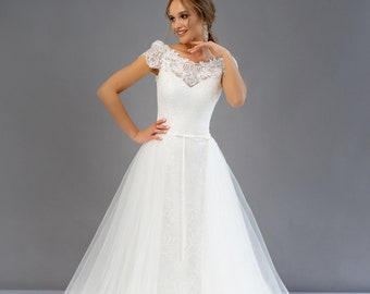 Ensorcelante robe de mariée style sirène en dentelle, manches courtes, traîne amovible en tulle