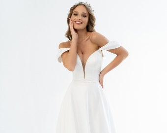 Elégante robe de mariée en satin, effet dos nue décolleté plongeant