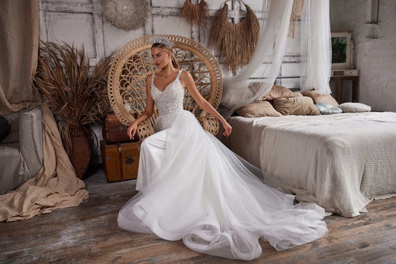 Surprising Wedding Dress, From Princess to Mermaid: Stretch Satin and  Beaded Lace Dress, on Tulle Skirt - Etsy