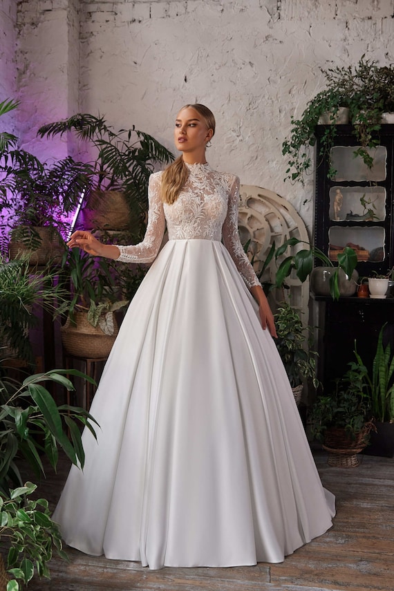 Imperial Princess Wedding Dress, Sophisticated and Sensual, Long-sleeved Lace  Top, Puffy Pleated Satin Skirt - Etsy