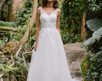 Robe de Mariée Trapèze Sarah : Dentelle 3D, Jupe évasé en tulle dentelle tombante en cascade