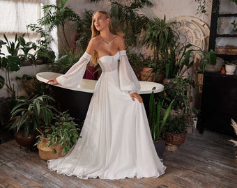 Robe de mariée en tulle plumetis, corset en forme de cœur, manches longues amovibles, robe fluide au style bohème chic