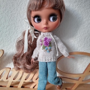 Hand knitted sweater with embroidered flowers for Blythe doll / Jumper made of natural yarn for a 12 inch doll / Handmade outfit for Blythe