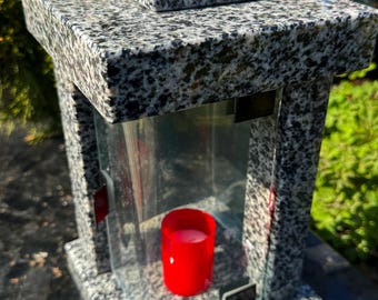 Granit minneslykta, Minnesljusstake, Gravstensljusstake, Minnesmärke, Kyrkogårdsdekor, Religiös dekor, Granitljusstake