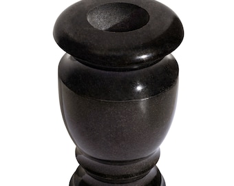 Gravstensvas. Blomvas i granit. Dekoration för gravar. Gravdekor.