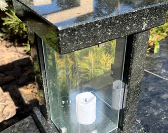 Granit minneslykta, Minnesljusstake, Gravstensljusstake, Minnesmärke, Kyrkogårdsdekor, Religiös dekor, Granitljusstake