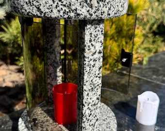 Granit minneslykta, Minnesljusstake, Gravstensljusstake, Minnesmärke, Kyrkogårdsdekor, Religiös dekor, Granitljusstake
