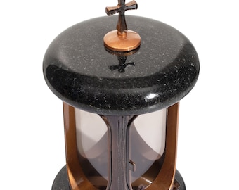 Granit minneslykta, Minnesljusstake, Gravstensljusstake, Minnesmärke, Kyrkogårdsdekor, Religiös dekor, Granitljusstake