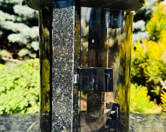 Granit minneslykta, Minnesljusstake, Gravstensljusstake, Minnesmärke, Kyrkogårdsdekor, Religiös dekor, Granitljusstake