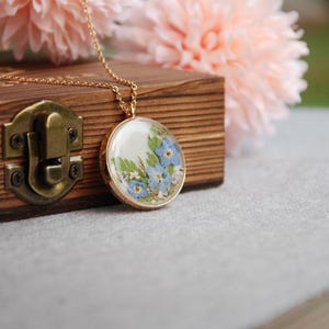 Dainty Necklace with Forget Me Not Flowers, Delicate Pressed Flowers - Botanical Jewelry