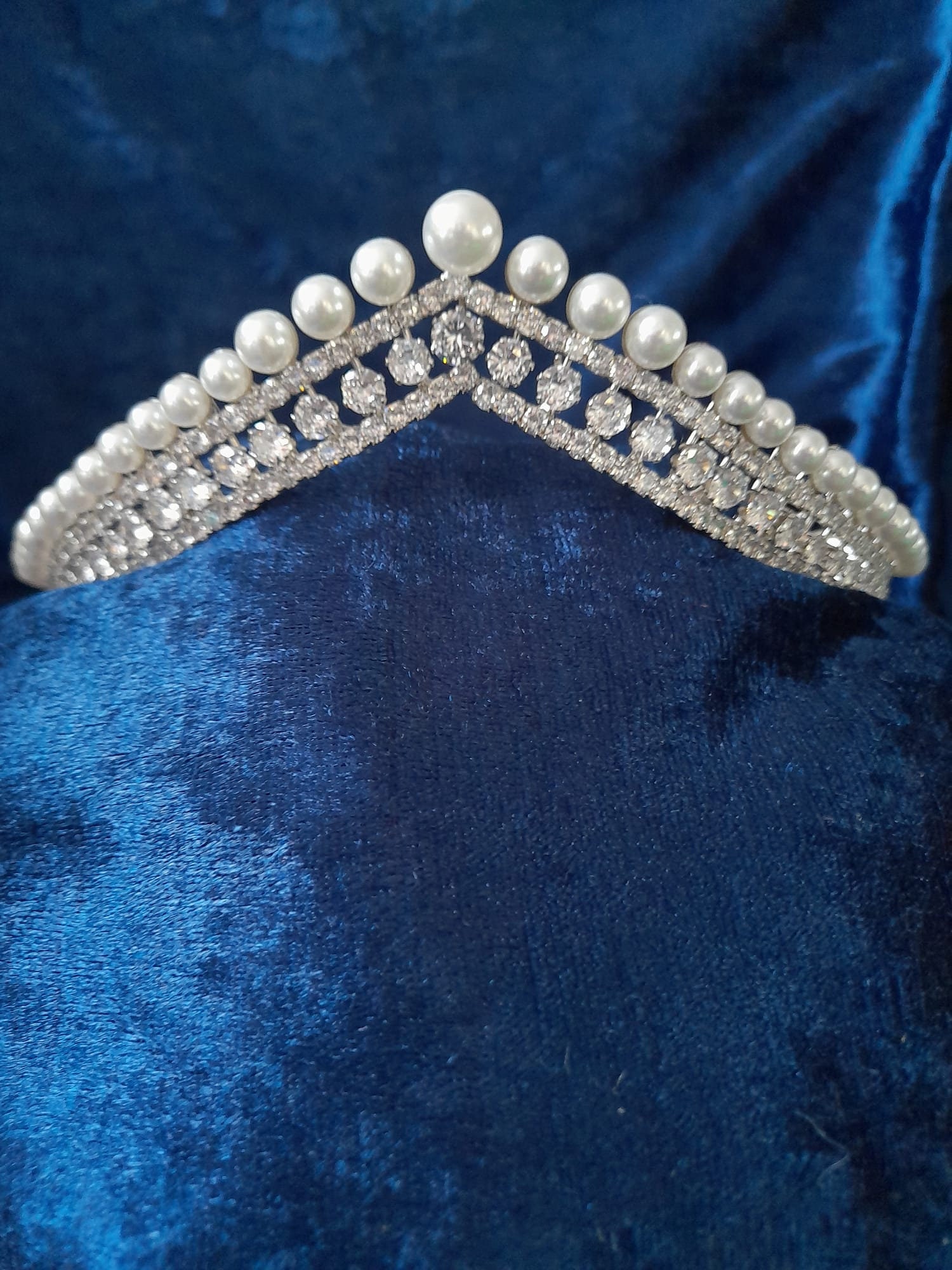 Tiara, silver