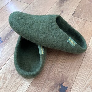 Green unisex woolen felt indoor slippers made in Nepal from New Zealand wool - WorzlFootwear