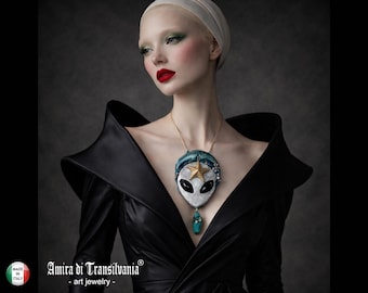 Futuristic Necklace Alien, Avant-garde UFO Jewelry, Area 51 Extraterrestrial Design Celestial Star Pendant