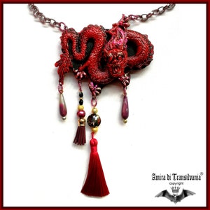 Collana con serpente rosso drago, ciondolo orientale asiatico amuleto catena, perline cristallo nappa gioielli di lusso accessori moda