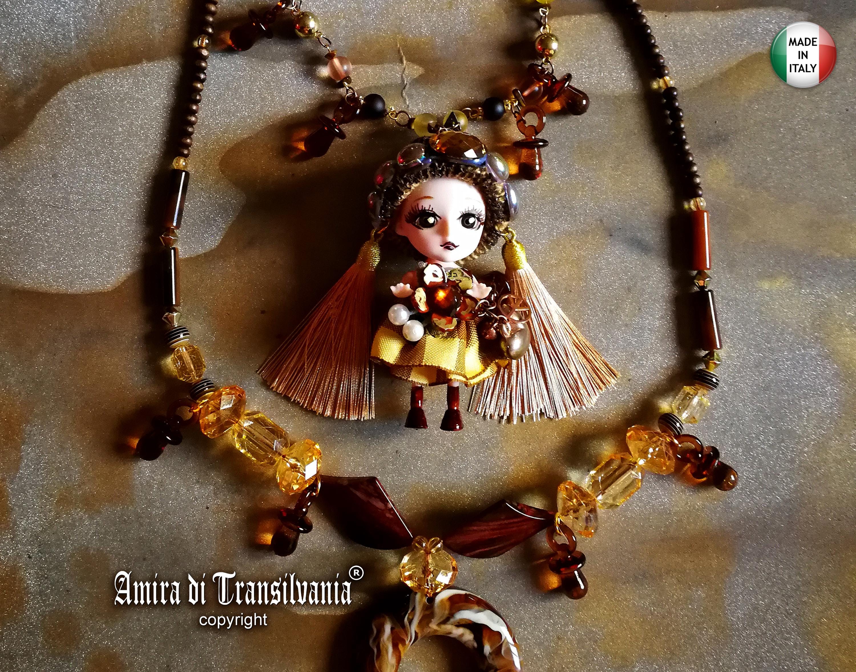 ハンドメイドのシャーマンドールペンダントネックレス、チャンキーな