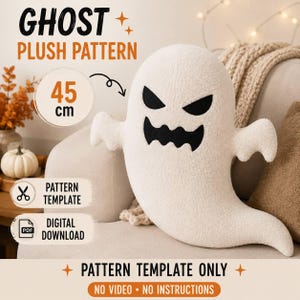 Könnte beinhalten: Ein weißes Geister-Plüschtier-Schnittmuster als digitaler Download für ein 45 cm großes Spielzeug. Der Text lautet GHOST PLUSH PATTERN, 45 cm, PATTERN TEMPLATE, DIGITAL DOWNLOAD und PATTERN TEMPLATE ONLY NO VIDEO NO INSTRUCTIONS. Schwarze Augen und Mund.