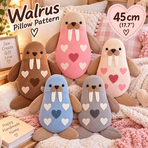 Puede incluir: Cinco cojines de morsa en marrón, rosa, crema, azul y gris, cada uno con colmillos blancos, ojos oscuros y parches en forma de corazón. El texto dice Walrus Pillow Pattern y 45 cm. También incluye las frases Sew Create Gift Love y Happy Handmade Home.