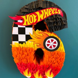 Piñata inspirada en Hot Wheels imagen 4