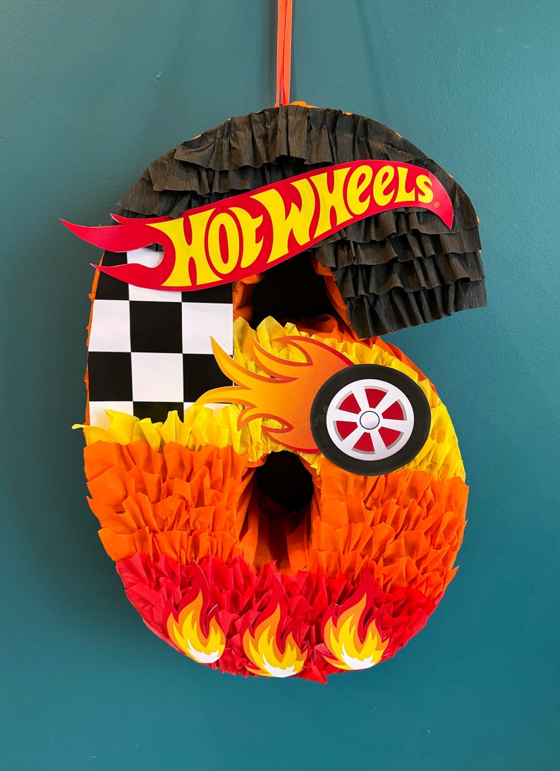Piñata inspirada en Hot Wheels imagen 4
