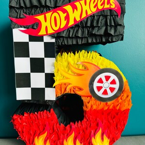 Piñata inspirada en Hot Wheels imagen 1