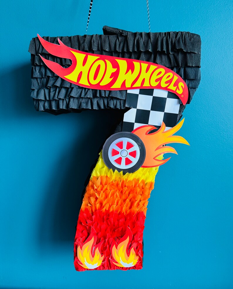Piñata inspirada en Hot Wheels imagen 3