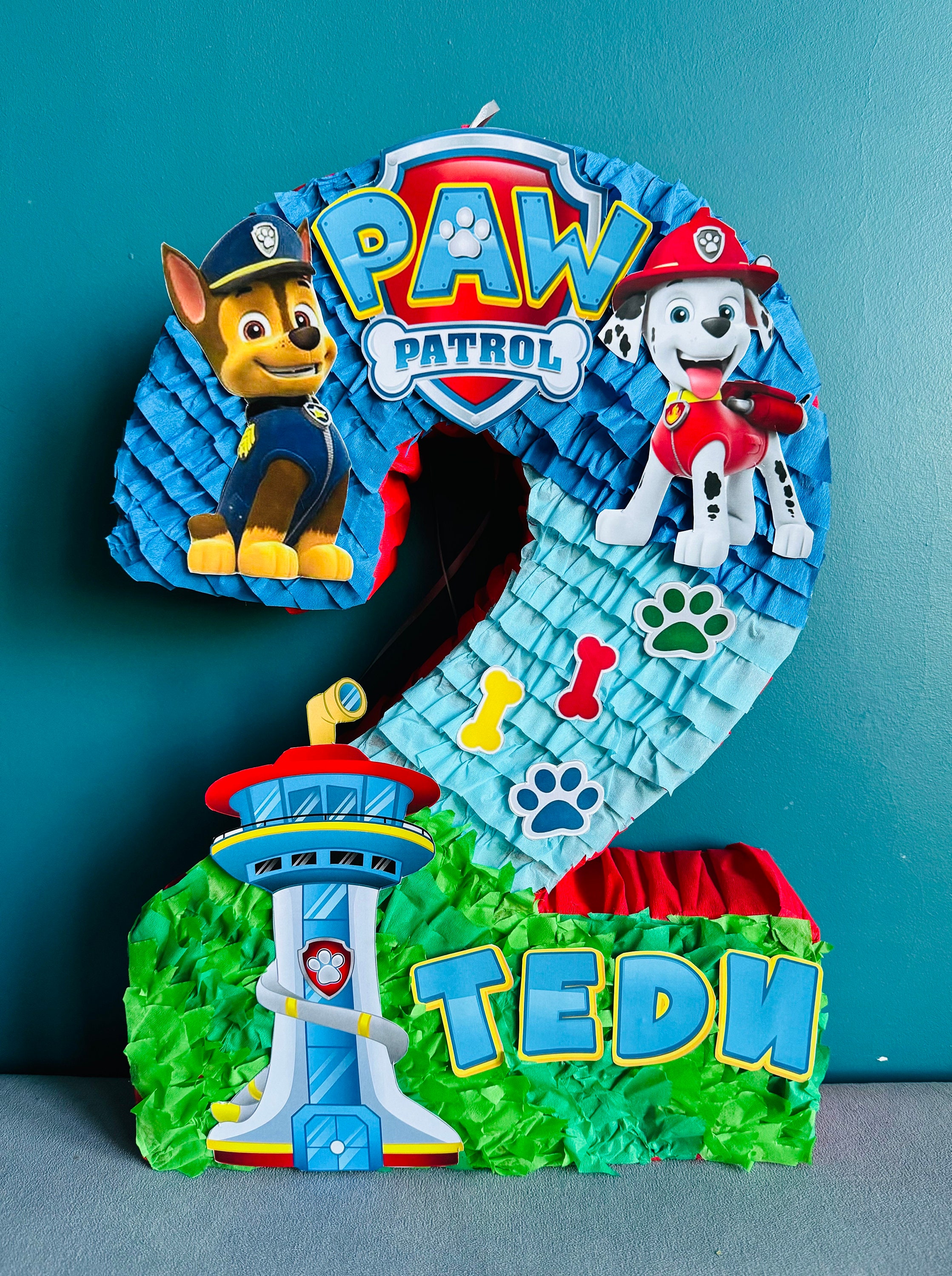  Paw Patrol Chase - Piñata de papel de cuerda 3D, 18 x 8  pulgadas, cartón y diseño de papel colorido, perfecta para cumpleaños de  niños, fiestas infantiles y eventos escolares (1