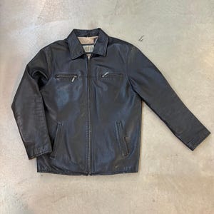 Men&#39;s Vintage Black Leather Jacket Size M | Classic Zip-Up Casual Outerwear with Lined Comfort