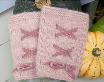 Knitting pattern for romantic wrist warmers